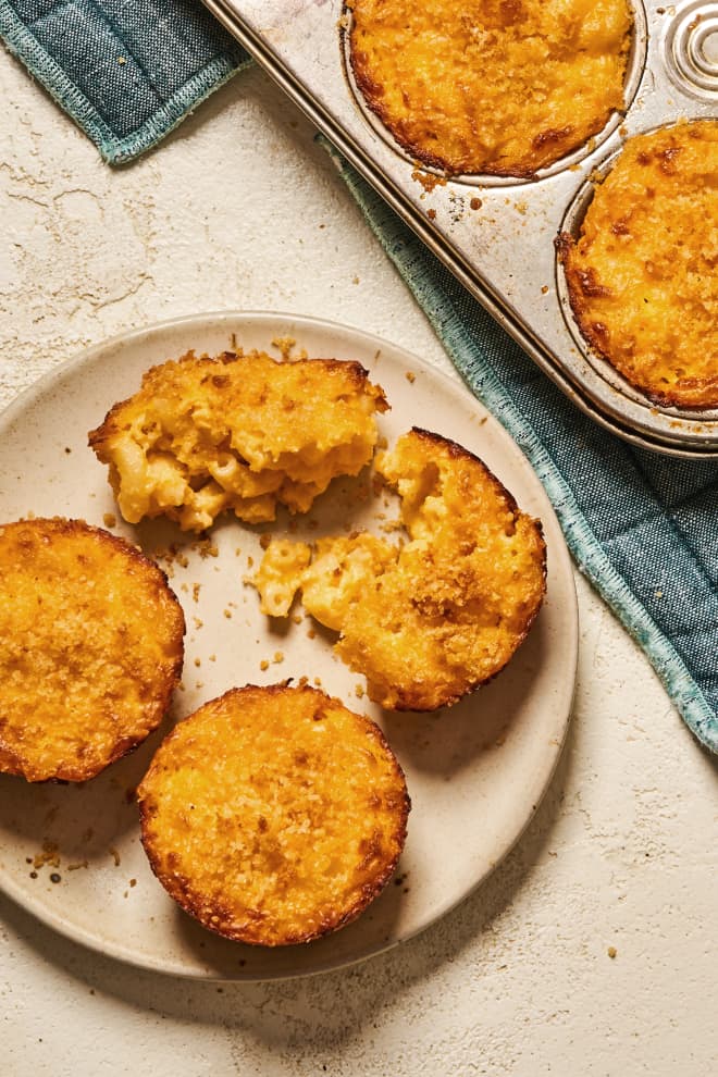 Creamy Baked Mac and Cheese Cups Are a Snackable Twist on the Classic Venagredos