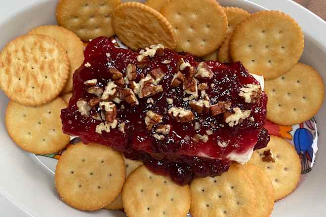 The 2-Ingredient Cream Cheese Dip My Sister Brings to Every Thanksgiving