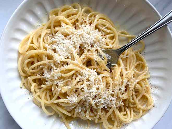 The “Creamy” Pasta I Make When There’s No Groceries in the House