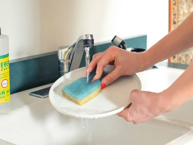 I Swear By This Dish Washing Trick My Mom Taught Me as a Kid