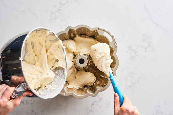 These "So Beautiful" Fall-Themed Cake Pans Are TikTok’s Latest Baking Obsession