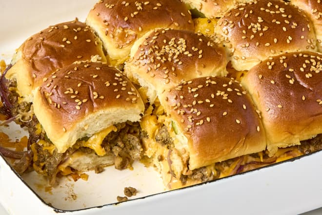 My Hawaiian Roll Cheeseburger Sliders Are the Star of Every Super Bowl Party