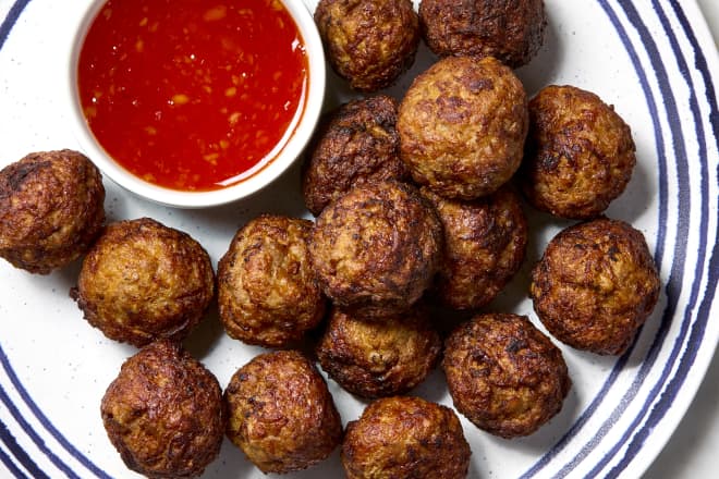 bola-bola-filipino-meatballs-390 I Promise These Filipino Meatballs Will Be the Best Dinner You Make This Month