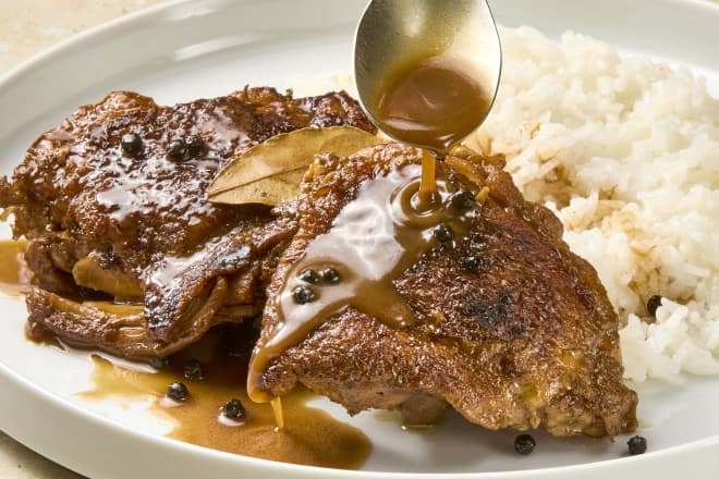 My Mom&apos;s Filipino Chicken Adobo Is So Good‚ I Make It for Dinner Every Sunday