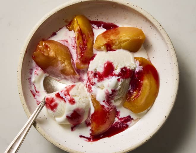 This 130-Year-Old British Dessert Is the Only Way I’m Eating Peaches