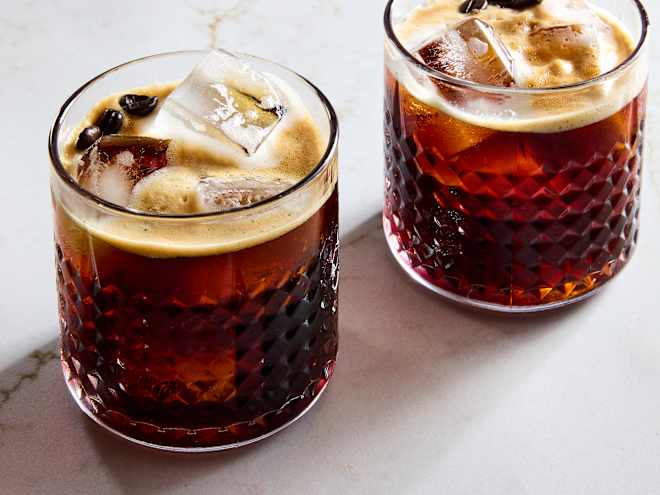 The Ridiculously Easy Cocktail I Can't Stop Drinking