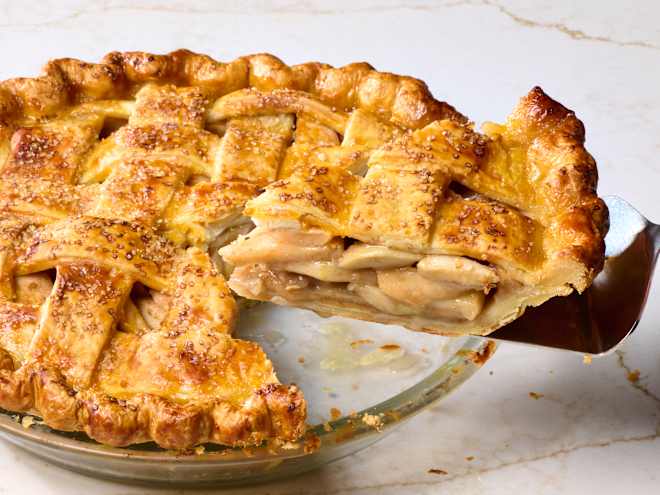 This Grandma’s “Brilliant” Hack for Creating Beautiful Pies