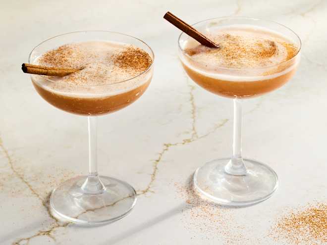 The 4-Ingredient Tequila Cocktail I'm Drinking All Fall Long