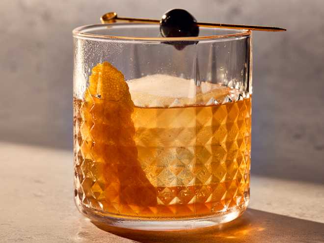 This 200-Year-Old Cocktail Is the Only Way I Drink Bourbon (It's So Easy!)