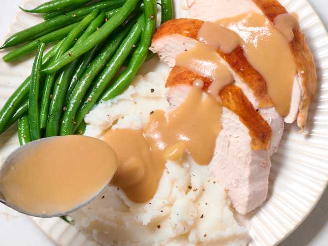 This Brilliant Trick Makes Thanksgiving Gravy So Much Easier