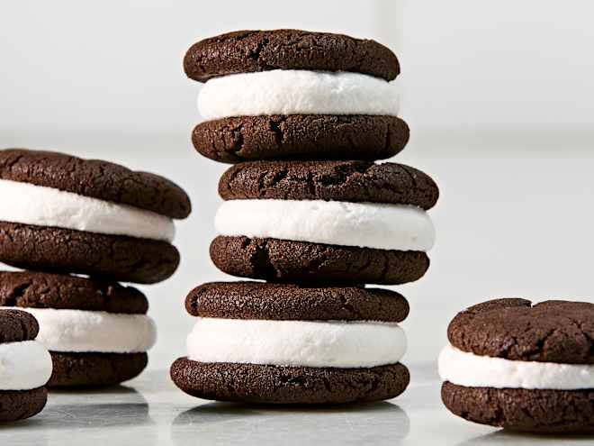 You'll Want to Cozy Up With These Hot Cocoa Cookies By the Fire