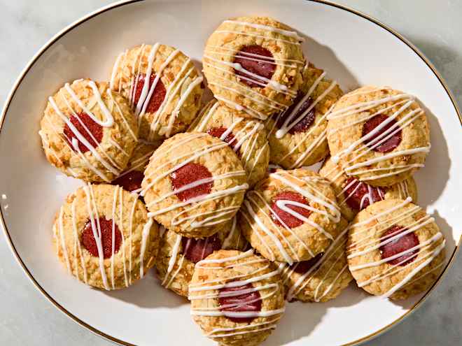 The Ingredient Combo That Makes These Christmas Cookies Taste 100x Better