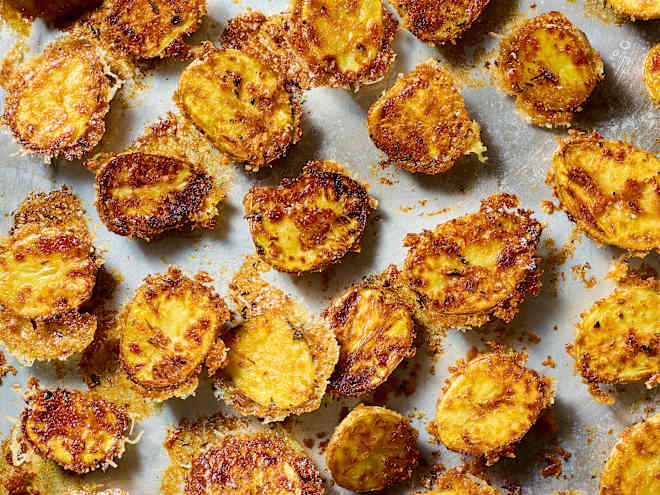 The 4-Ingredient Parmesan Potatoes I'll Be Making for Christmas Dinner