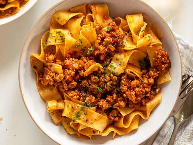 I Tried Courteney Cox’s Chicken Bolognese, and I Want a Bowl Every Night