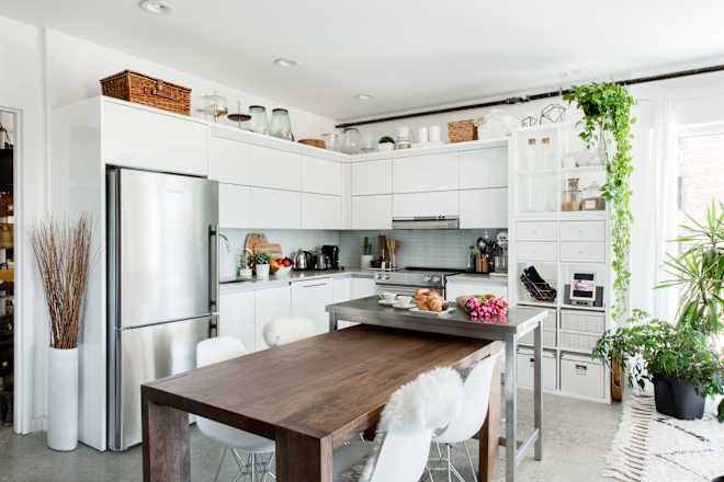 My Simple Trick for Cleaning Between Cabinet Crevices (It’s So Easy!)