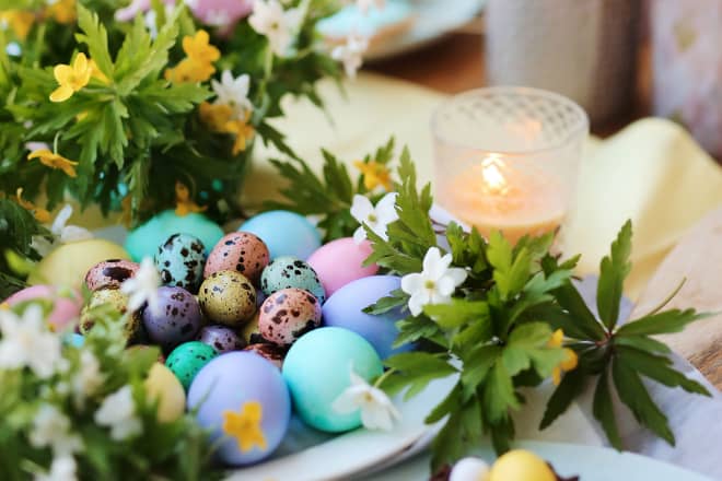 15 Pretty Spring Easter Table Decor Ideas (That Aren’t Just Bunnies!)