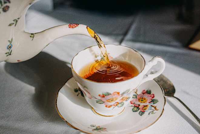 The “Beautiful” Vintage-Style Drinkware You Can Get in Time for Mother’s Day (It’s on Sale!)