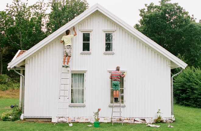 The Exterior Paint Color That Makes Your Home Look Instantly Dated, According to Real Estate Agents