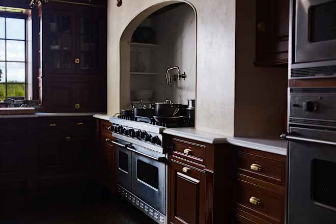 This Is the Old-World Interior Design Trend Taking Over Kitchens Again