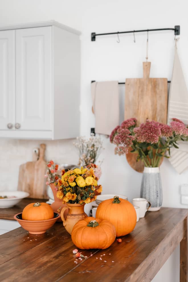 13 Festive Fall Kitchen Decor Ideas to Bring Autumn Colors (and Coziness) Inside