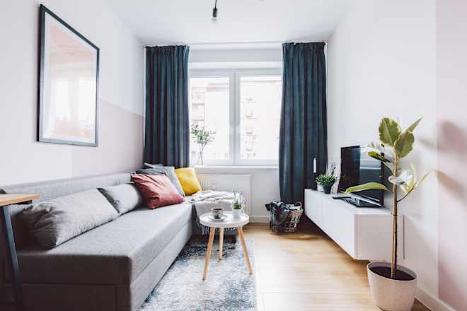 The 7 Things Small-Space Dwellers Should Avoid Putting in Living Rooms