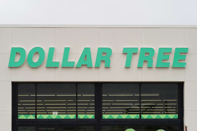 Dollar Tree's $1 Glass Plates Are So Beautiful, You'll Want a Whole Set