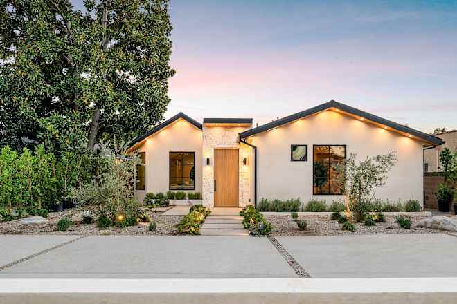 These Outdoor Lights Look Built-In, But They’re Actually Renter-Friendly