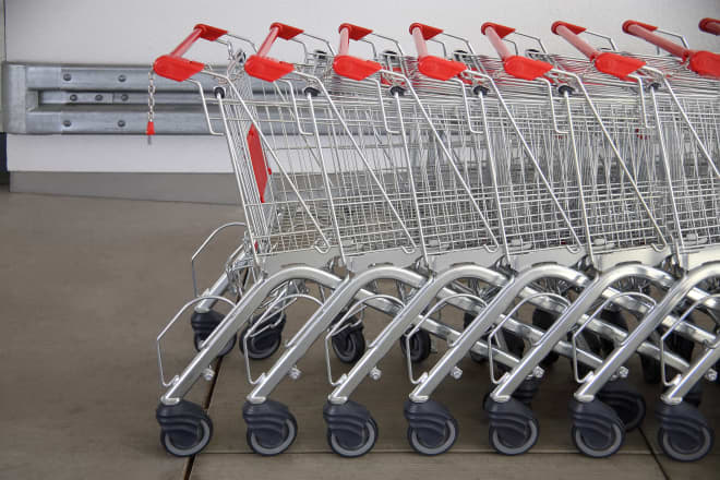 The Controversial Thing This Woman Will Never Do With Her Grocery Cart