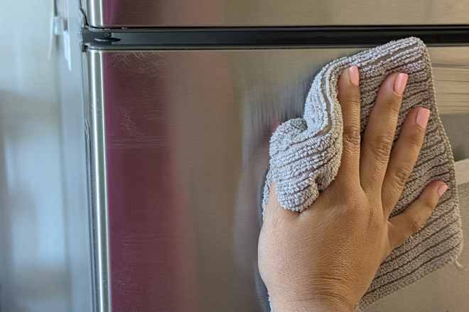 I’ve Tried Dozens of Ways to Clean Stainless Steel, and This $12 “Holy Grail” Trick Changed Everything (I’ve Used It for Years!)