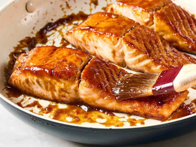 This "So Flavorful" Glazed Salmon Is the 30-Minute Dinner I Make Once a Week