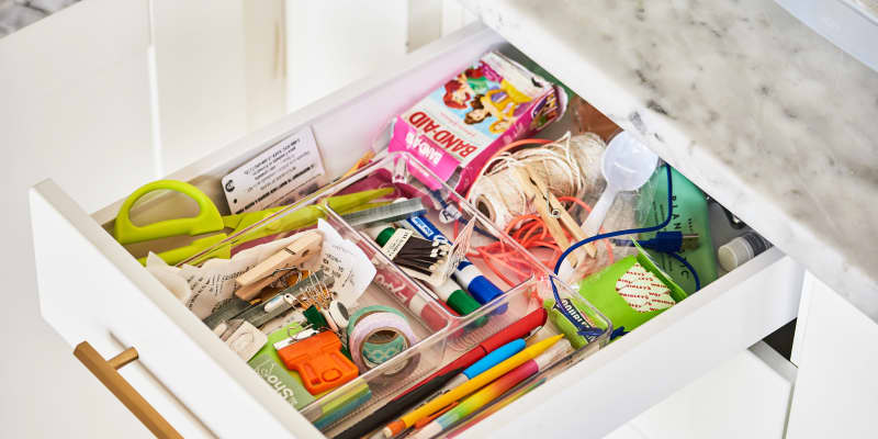 7 Best Plate Organizers for Cabinets and Drawers