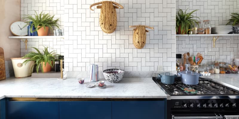 An amazing idea to use mirror tiles as decoration  Home kitchens, Glass  backsplash kitchen, Bathroom tile designs