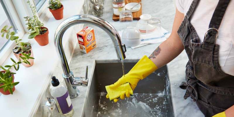 This Space-Saving 2-in-1 Cleaning Tool Is a Game Changer for Kitchen Messes