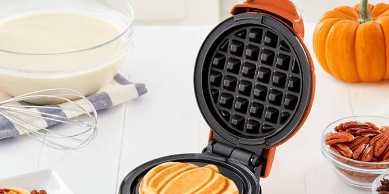 https://cdn.apartmenttherapy.info/image/upload/f_auto,q_auto:eco,c_fill,g_auto,w_800,h_400/at%2Fnews-culture%2F2019-10%2Fpumpkin-waffle-maker-inside