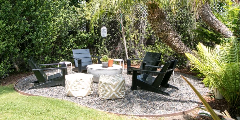 30 Fire Pit Ideas That Are Under The Budget  Backyard patio, Backyard fire,  Fire pit backyard