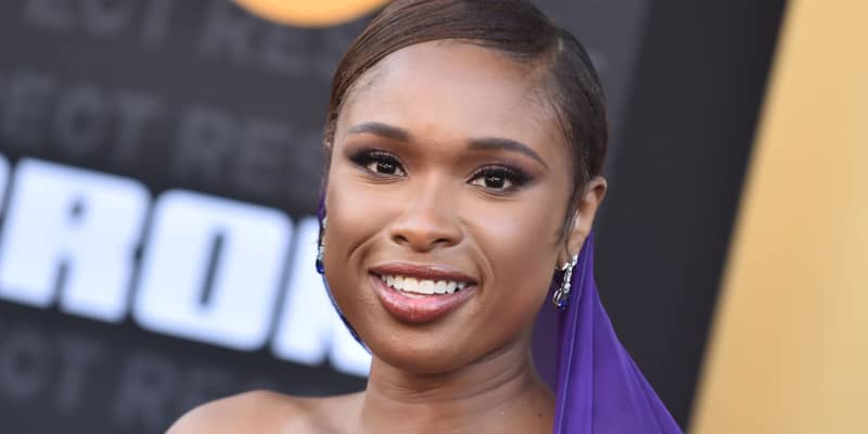 Jennifer Hudson Has Columns In Her Living Room, and They’re Giving Major Regal Vibes