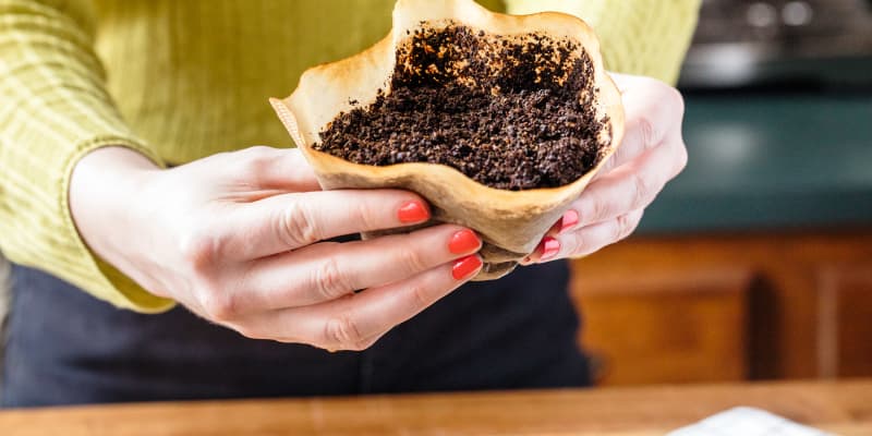 Cómo limpiar tu casa con posos de café usados ​​| Apartment Therapy
