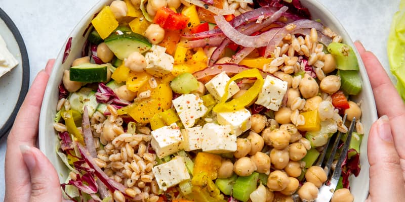 https://cdn.apartmenttherapy.info/image/upload/f_auto,q_auto:eco,c_fill,g_auto,w_800,h_400/k%2FPhoto%2FRecipes%2F2019-09-TWV-Chopped-Greek-ish-Salad-with-Farro-and-Oregano-Vinaigrette%2FChopped_Salad_with_Farro_and_Oregano_Vinaigrette6