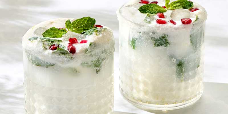 39 Easy Festive Cocktails Guaranteed to Get You into the Christmas Spirit