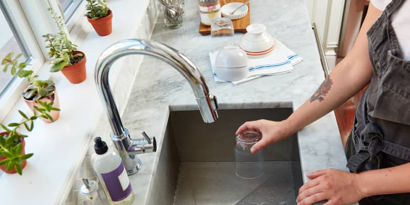 Professional Cleaners Say This $9 Brush Set Cleans Tough Kitchen Messes