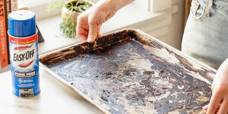 Oven online tray cleaner