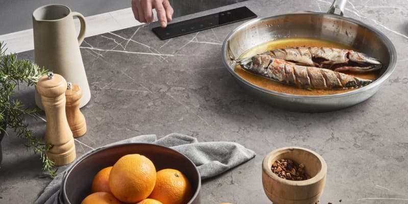 Invisible sale induction cooktop
