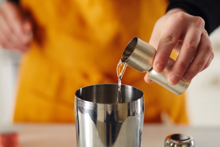 Depiction of the instructions in Shaken step 2