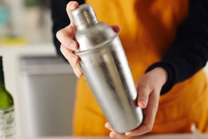 Depiction of the instructions in Shaken step 3