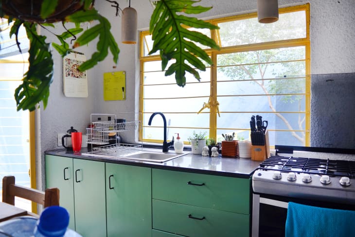 White Step Trash Can for Kitchen