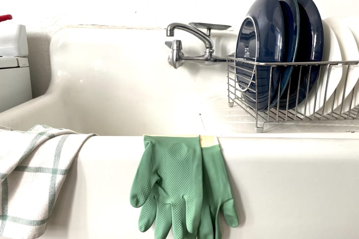 IKEA Rinnig gloves on side of sink
