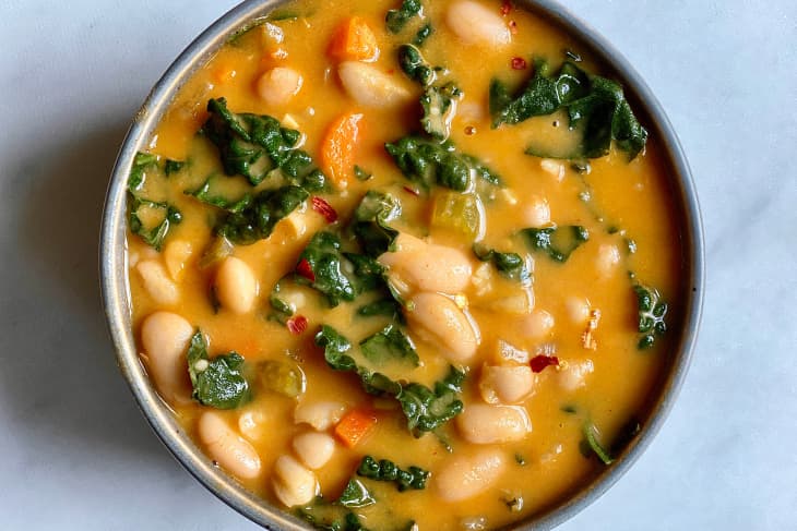 Bowl of creamy white bean and kale soup.