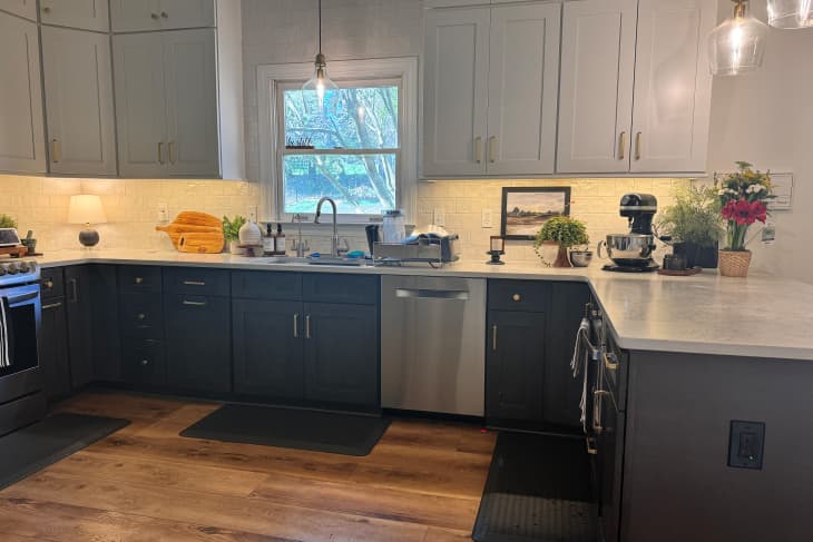 Two toned upper and lower kitchen cabinets.