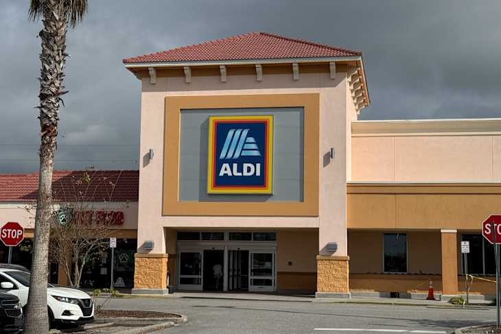 Aldi exterior.