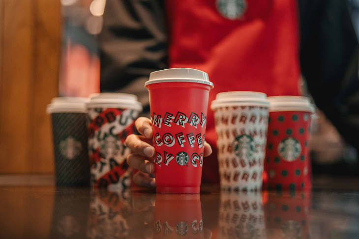 STARBUCKS REUSABLE 16 OZ RED MERRY CHRISTMAS CUPS PLASTIC LOT OF 2 Only 1  Lid